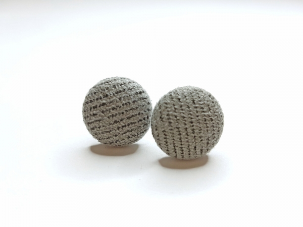 Stoff Knopf Ohrstecker Button grau